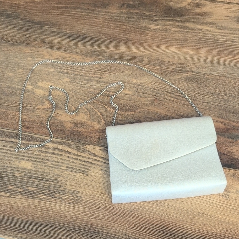 Special Occasions Chic White Women's Clutch with Silver Chain